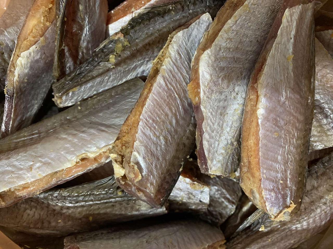 Спинка тарани вяленая икряная, чищенная, размер +-15 шт на 1кг: продажа ...