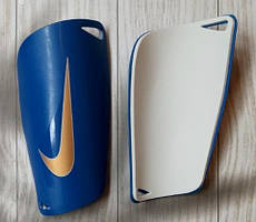 Футбольні щитки Nike Mercurial Litе/ щитки найк меркуріал