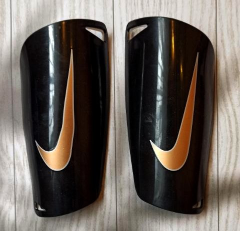 Футбольні щитки Nike Mercurial Litе/ щитки найк меркуріал