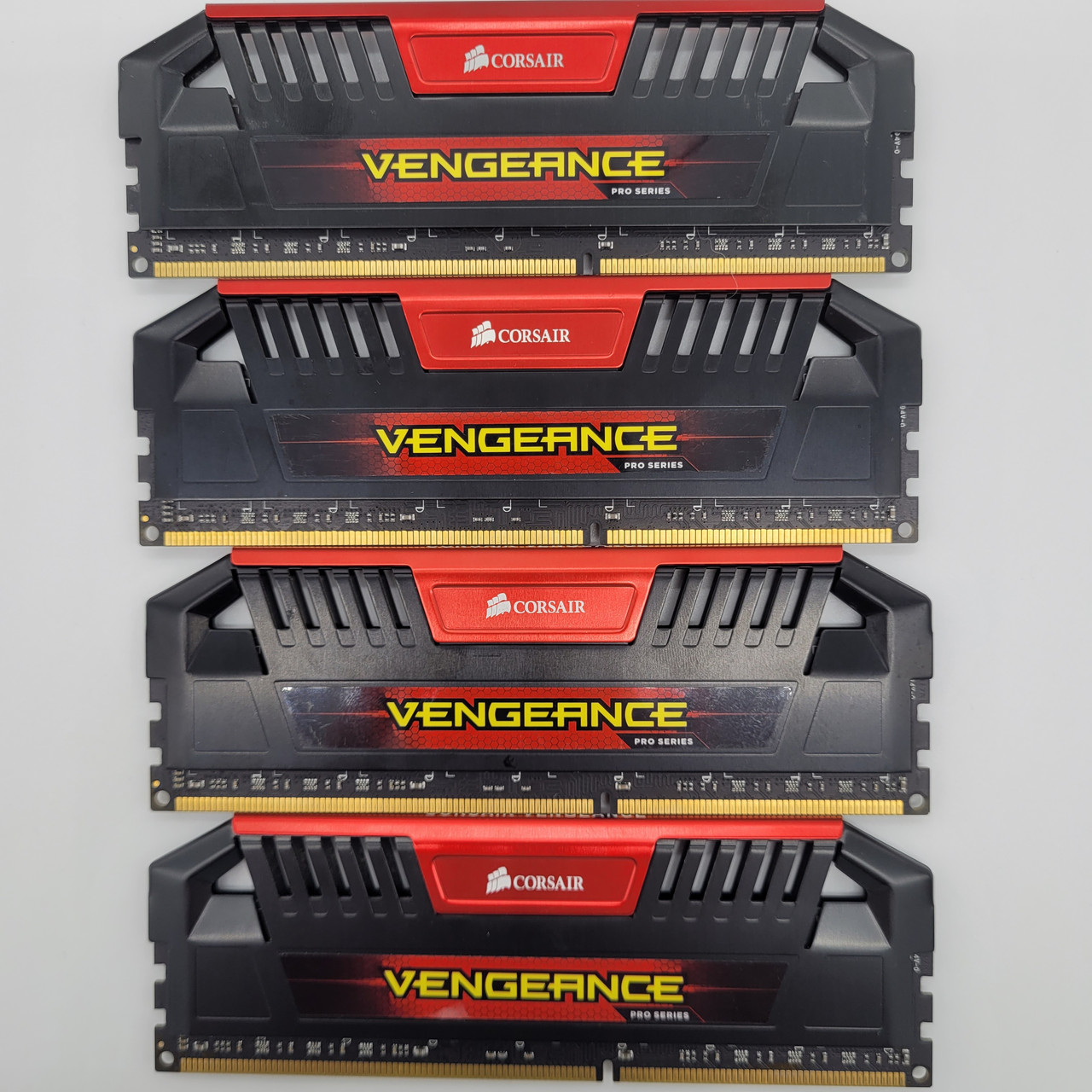 Комплект оперативної пам'яті Corsair DDR3 32Gb (4x8Gb) 2400MHz PC3-19200U 2R8 CL11 (CMY16GX3M2A2400C11R) Б/В