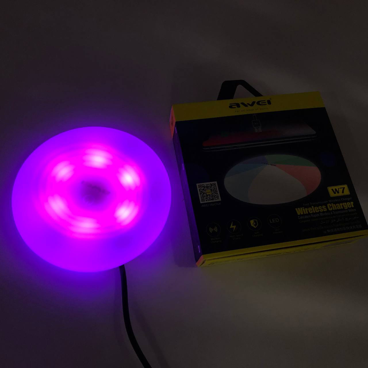 Бездротова зарядка з підсвічуванням 7 кольорів 10W 7 COLOR Awei W7 + WIRELESS CHARGE VR-42, фото 1