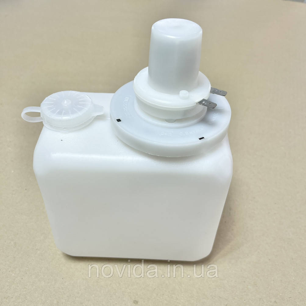 Бачок омивача 2,2л насосом у зборі 24В КамАЗ КрАЗ УРАЛ (універсальний) 1112.5208000