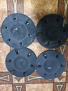 Колпаки на диски  б/у на Mercedes, несколько штук VW смотрите фото!