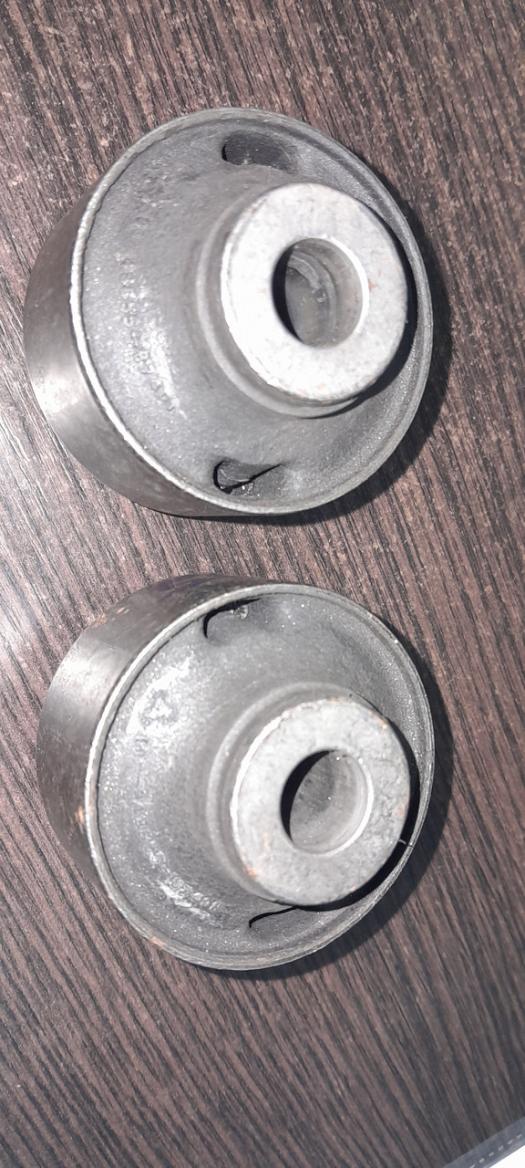 4865587401 Сайлентблок переднього нижнього важеля Toyota 4865587401