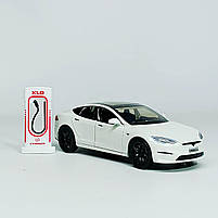 Машинка Автопром «Tesla модель S із зарядною станцією» біла, 1:24 (18 см) AP7713-3, фото 2