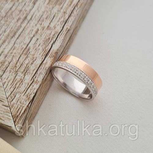 Обручка срібна із золотою накладкою та доріжкою з білих фіанітів