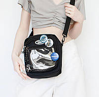 Чорна сумка з прозорою кишенею стильна крос-боді з естетичними значками унісекс месенджер на чотири секції містка сумка мінімалізм