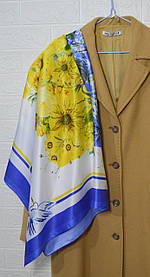 Хустка жіноча легка шовкова елегантна з принтом і візерунком патріотична  90*90 соняхи та іриси