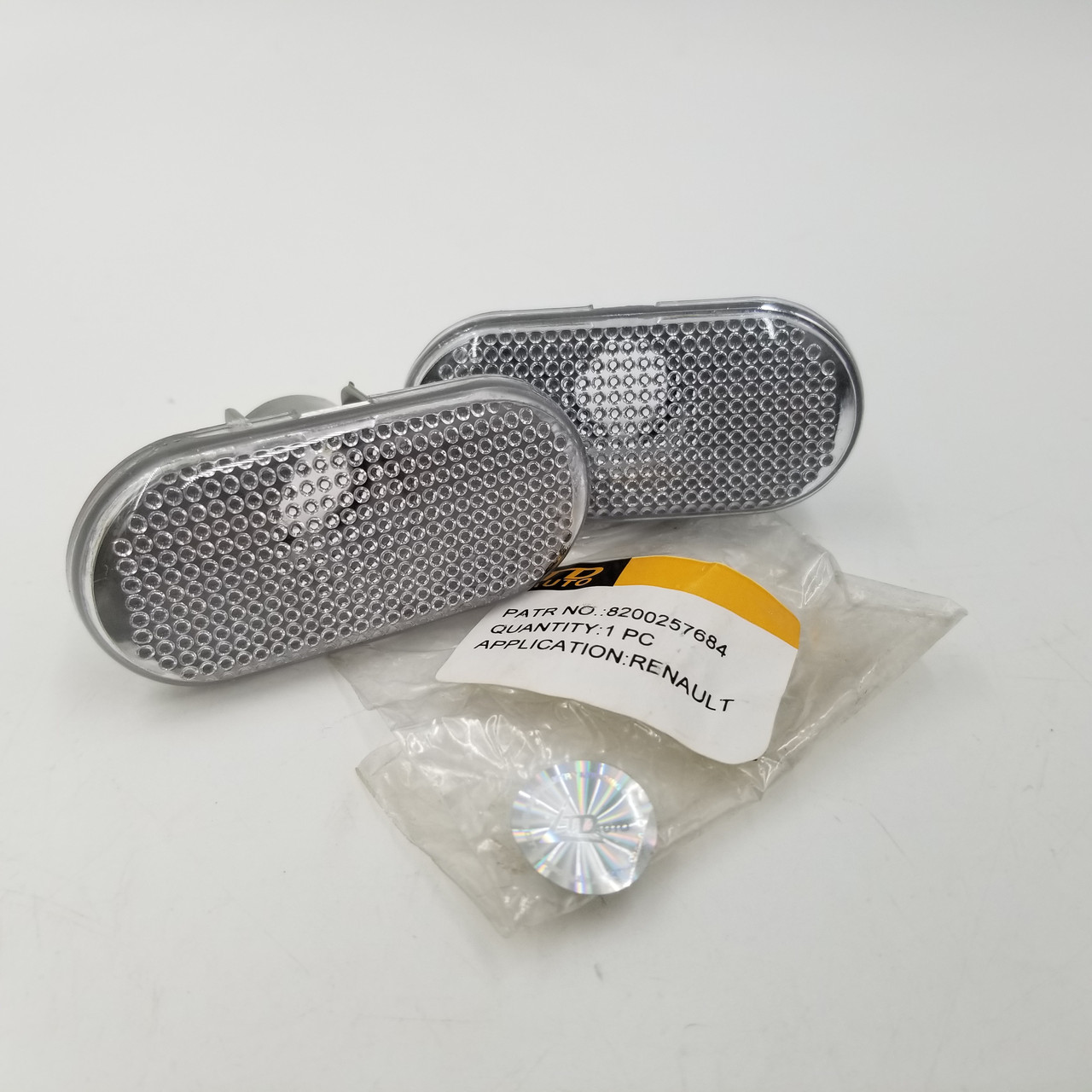 Повторювач поворотів на крило Логан, Кліо, Кенго, Лагуна, Меган, Сценік, Мастер (комплект 2шт.) 8200257684