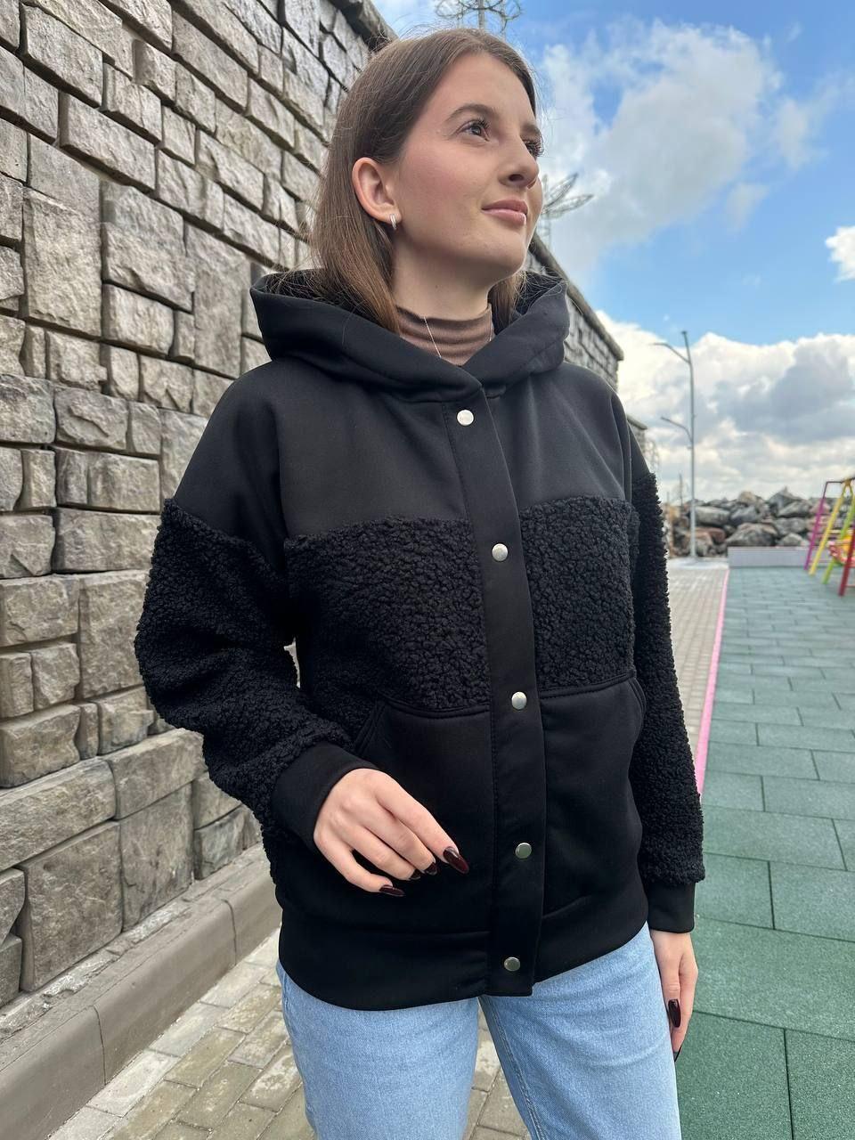 Жіноча тепла з начосом молодіжна кофта толстовка на кнопках з капюшоном і зі вставками баранчика тедді, фото 1
