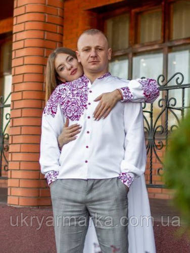 Чоловіча вишиванка з вишитим плечем "Ніжний шепіт"