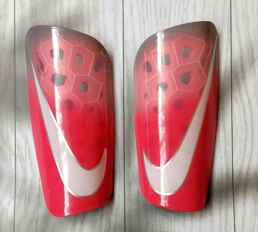 Футбольні щитки Nike Mercurial Litе/ щитки найк меркуріал
