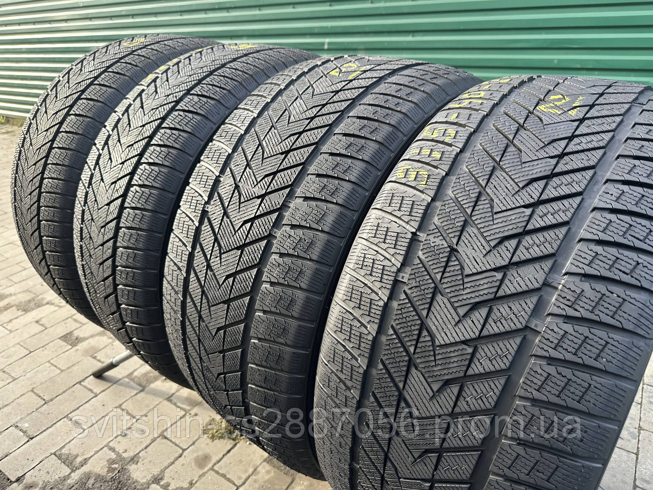 Різноширокий комплект зими 275/45R21 + 315/40R21 ARIVO Prox ARW5