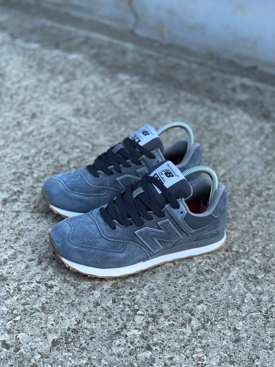 Чоловічі кросівки New Balance 574 графітного кольору  41,44р.