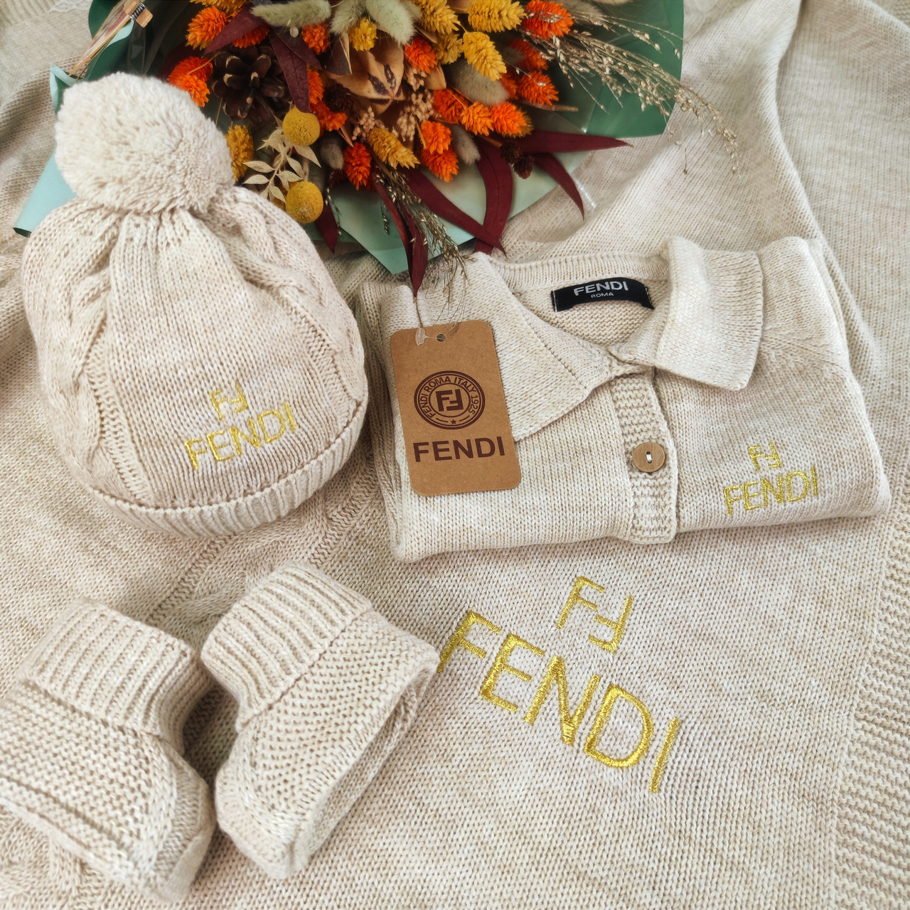 В’язаний набір на виписку, подарунковий комплект для новонароджених Fendi.