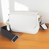 Маленька жіноча сумочка клатч крос боді через плече з екошкіри біла сумка з широким плечовим ременем, фото 2