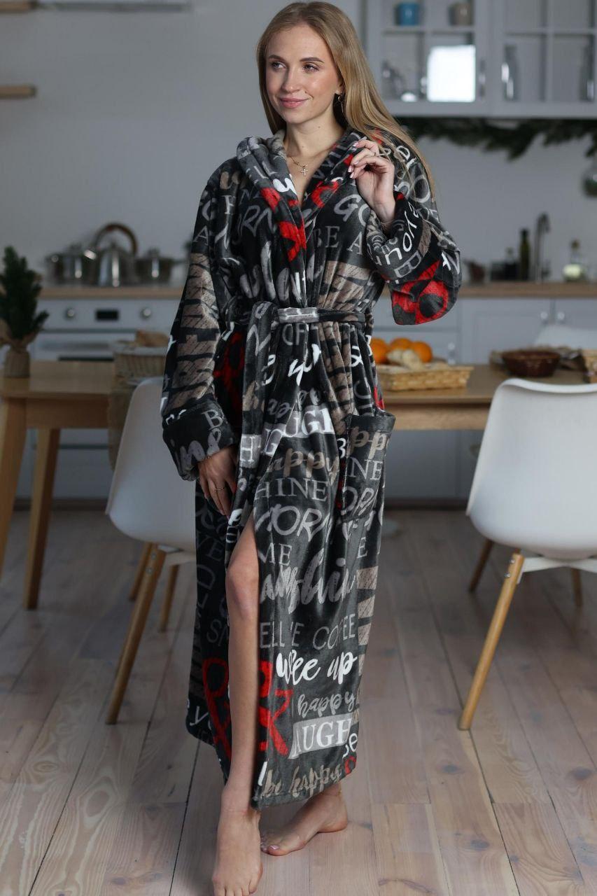 Теплий довгий жіночий махровий халат чорного кольору з поясом і написами