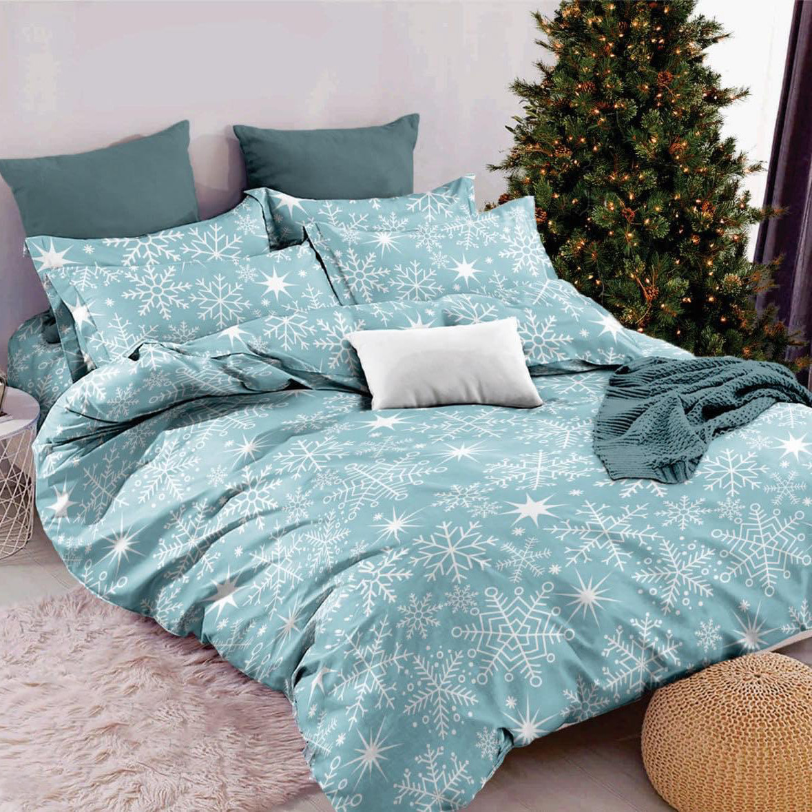 Простирадло 150х220 (Бязь) | Полуторне простирадло від виробника "Королева Ночі" | Сніжинки на світло-бірюзовому, фото 1