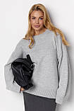 Жіночий в'язаний джемпер вільного крою — світло-сірий колір, L (є розміри), фото 5