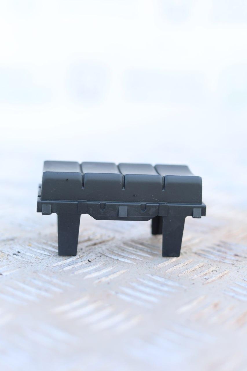 Заглушка кнопки на панель (за 1 шт) б/в VOLVO FM (21211254) оригінал