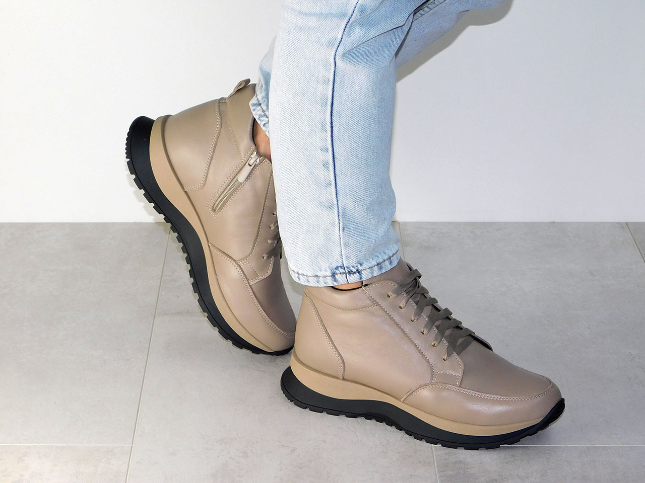 Кросівки зимові шкіряні жіночі стильні бежеві, фото 1