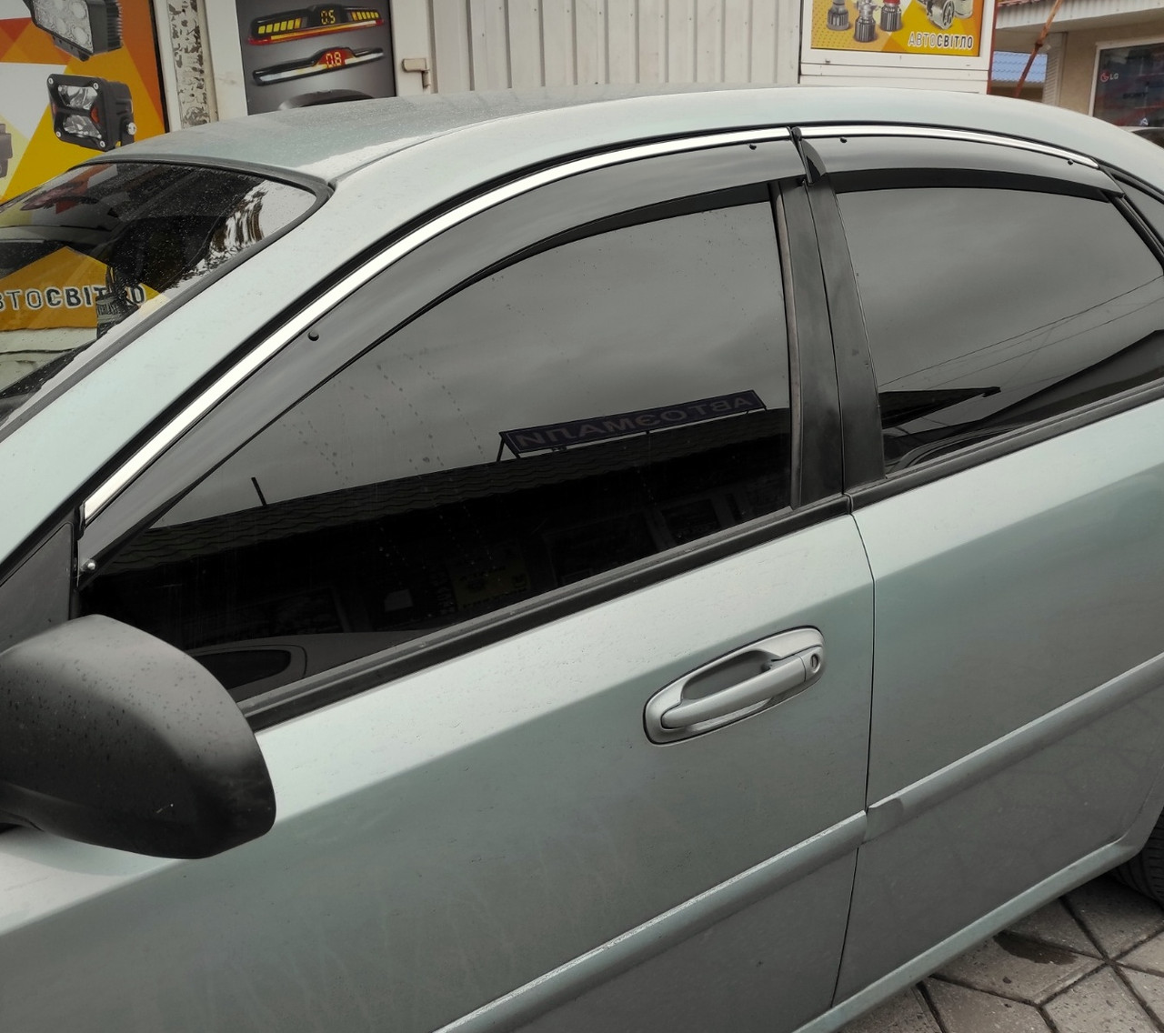 Дефлектори вікон (вітровики) з хромом молдингом Chevrolet Lacetti 2004-2013 (Uncle/Тайвань)