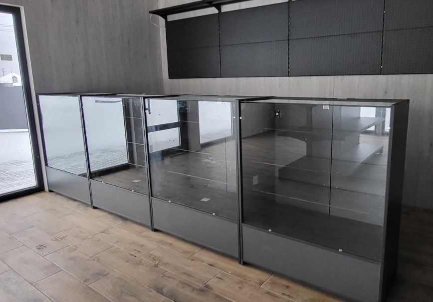 Вітрина торговельна з ДСП графіт скляні полиці 3шт + дверцята під замок "СТАНДАРТ" СТ-13.2 110х90х45см, фото 1