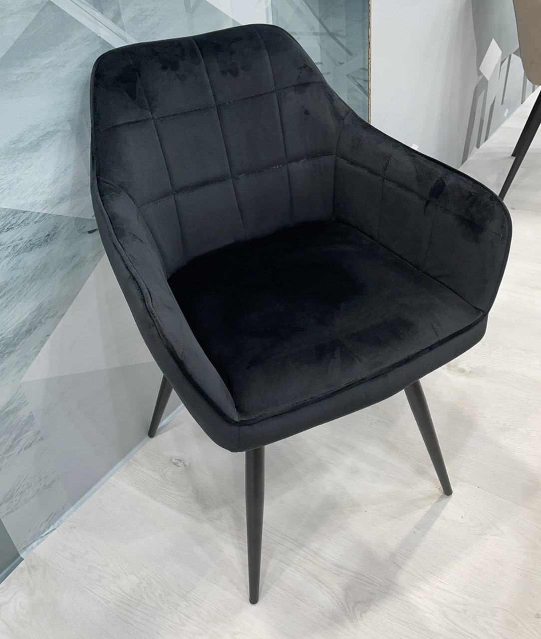 Стілець м'який на металевих ніжках чорного кольору M-62 VETRO чорний велюр