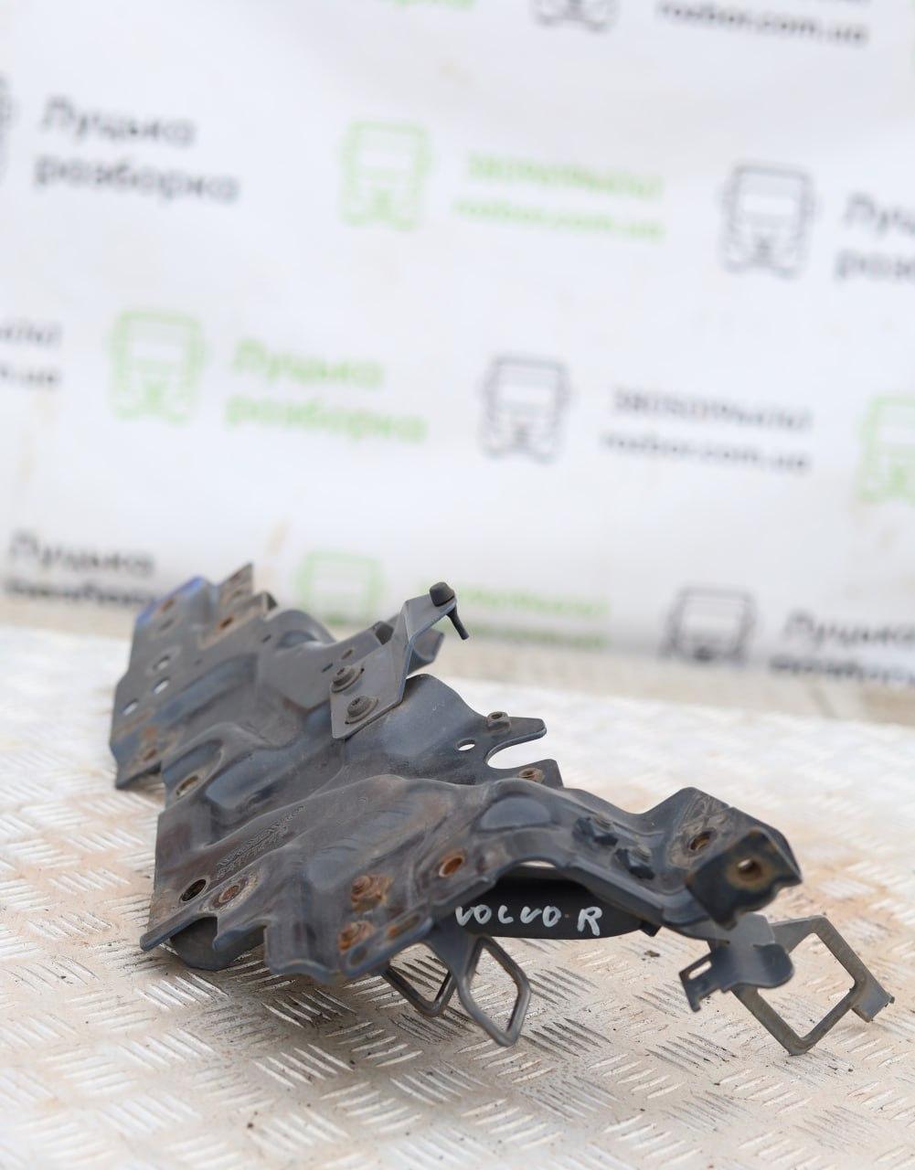 Кронштейн решітки радіатора R б/в VOLVO FM (84171442) оригінал, 270х90х600 мм