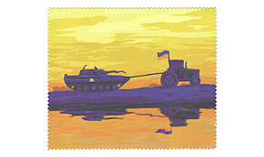 Серветка для окулярів мікрофібра з малюнком (трактор тягне танк)