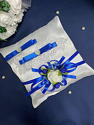 Подушечка для обручок в біло-синьому кольорі