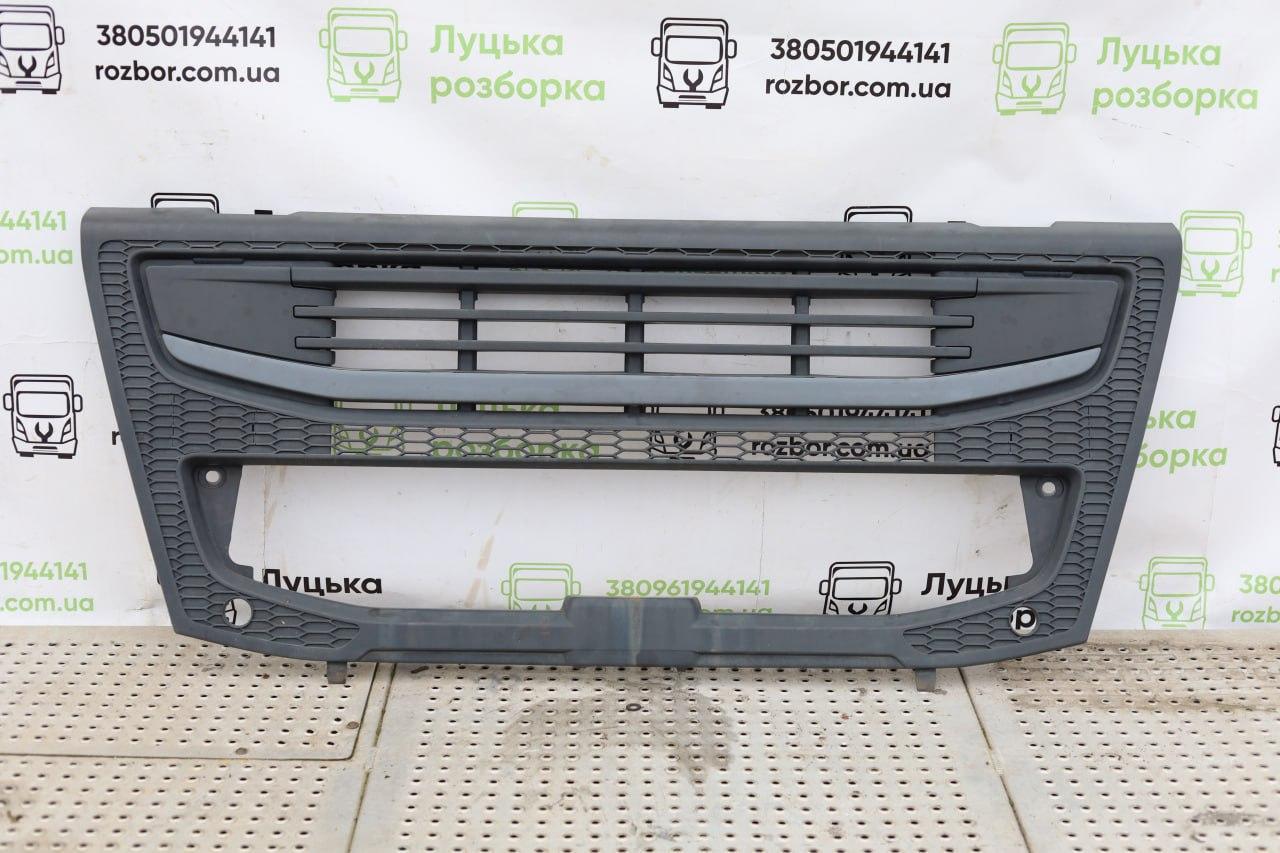Решітка радіатора б/в VOLVO FM (84086799, 82404944) оригінал