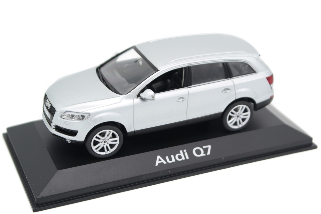 Модель автомобиля Audi Q7 4.2 FSI quattro tiptronic in silber, 1:43, 5010507613