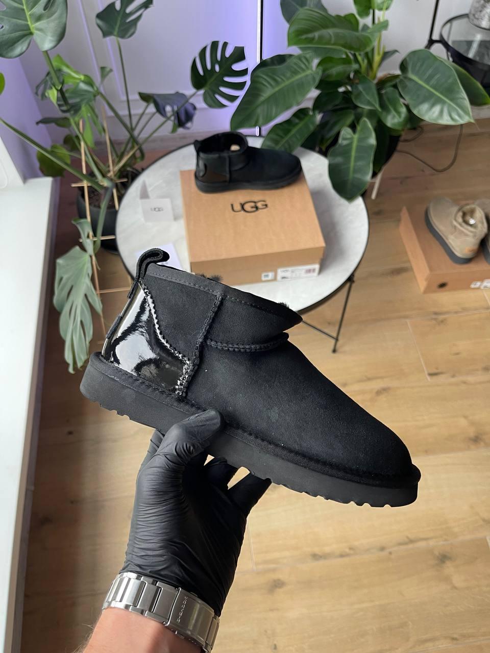 Зимові Жіночі Черевики UGG Ultra Mini “Black Lacquer” | чорні, лаковані, теплі, з хутром, розміри 36–39