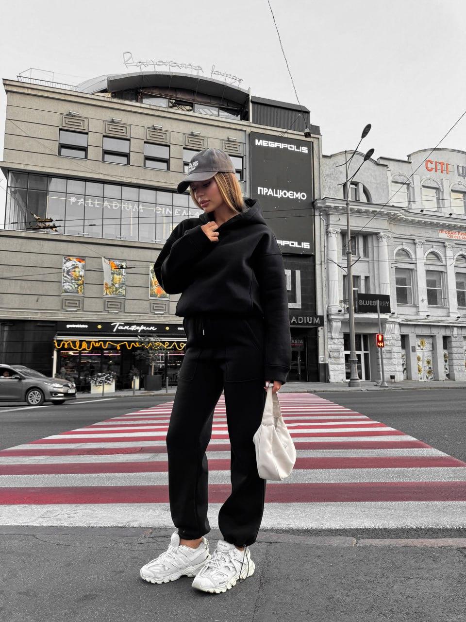 Жіночий зимовий спортивний оверсайз костюм чорний Комплект Худі + Штани на флісі, фото 1