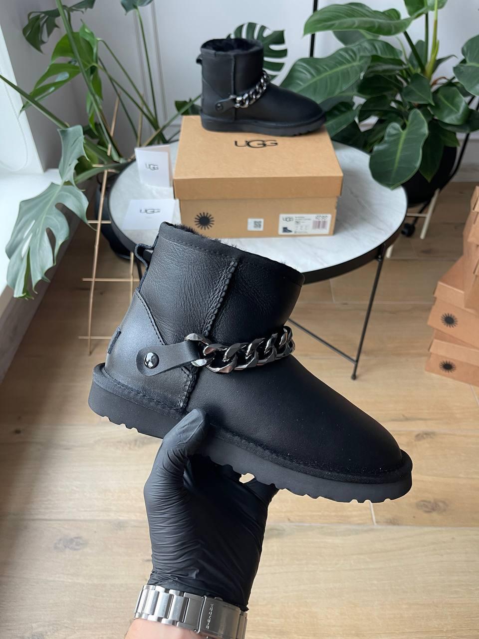 Зимові Жіночі Черевики UGG Chain “Black Leather” | чорні, шкіряні, з ланцюжком, теплі, розміри 36–40, фото 1