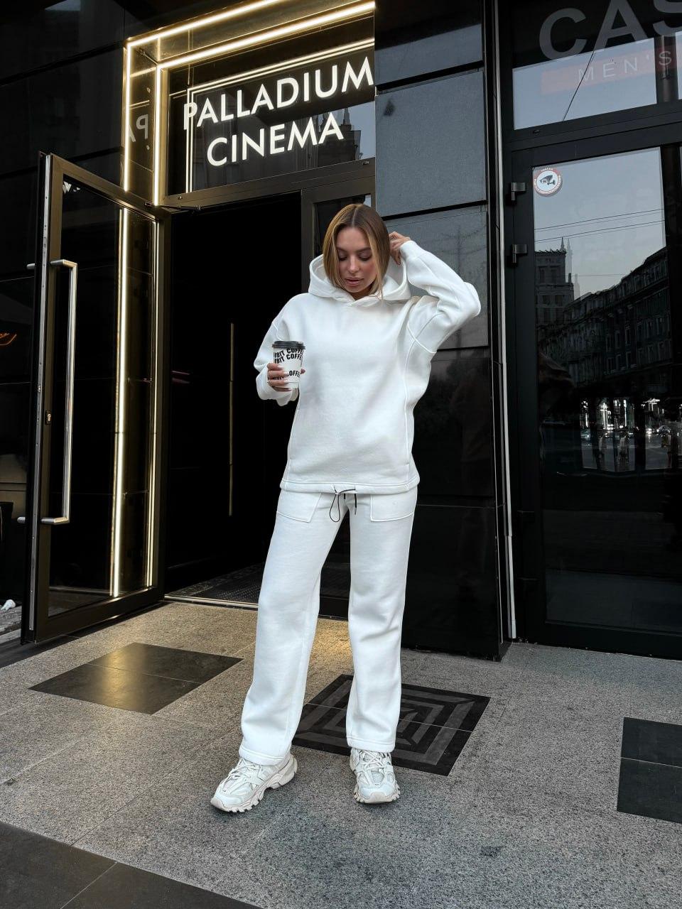 Жіночий зимовий спортивний оверсайз костюм білий Комплект Худі + Штани на флісі, фото 1