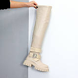 Дизайнерські еластичні стрижні бежеві ботфорти на тракторній підошві, фото 3