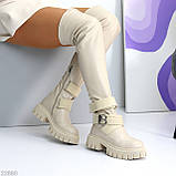 Дизайнерські еластичні стрижні бежеві ботфорти на тракторній підошві, фото 5