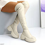 Ефектні високі світлі бежеві ботфорти на платформі єврозима, фото 6