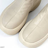 Ефектні високі світлі бежеві ботфорти на платформі єврозима, фото 8