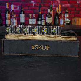 Чарки 6 шт з емблемою СБУ на дерев'яній підставці з ручкою в подарунковій коробці