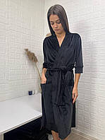 Жіночий подовжений халат велюр на х/б основі на запах у чорному кольорі