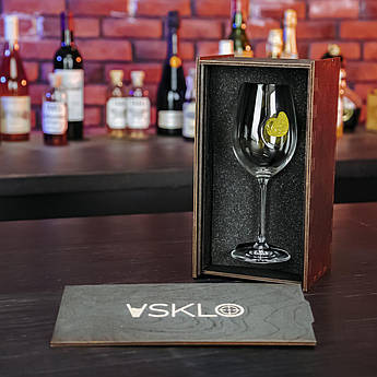 Бокал для вина з долькою мандаринки