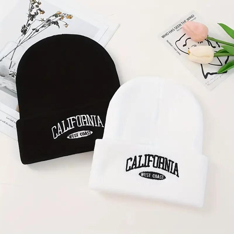 Жіноча тепла шапка з принтом CALIFORNIA