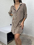 Якісна жіноча велюрова сорочка-халат на ґудзиках в капучіно кольорі, фото 3