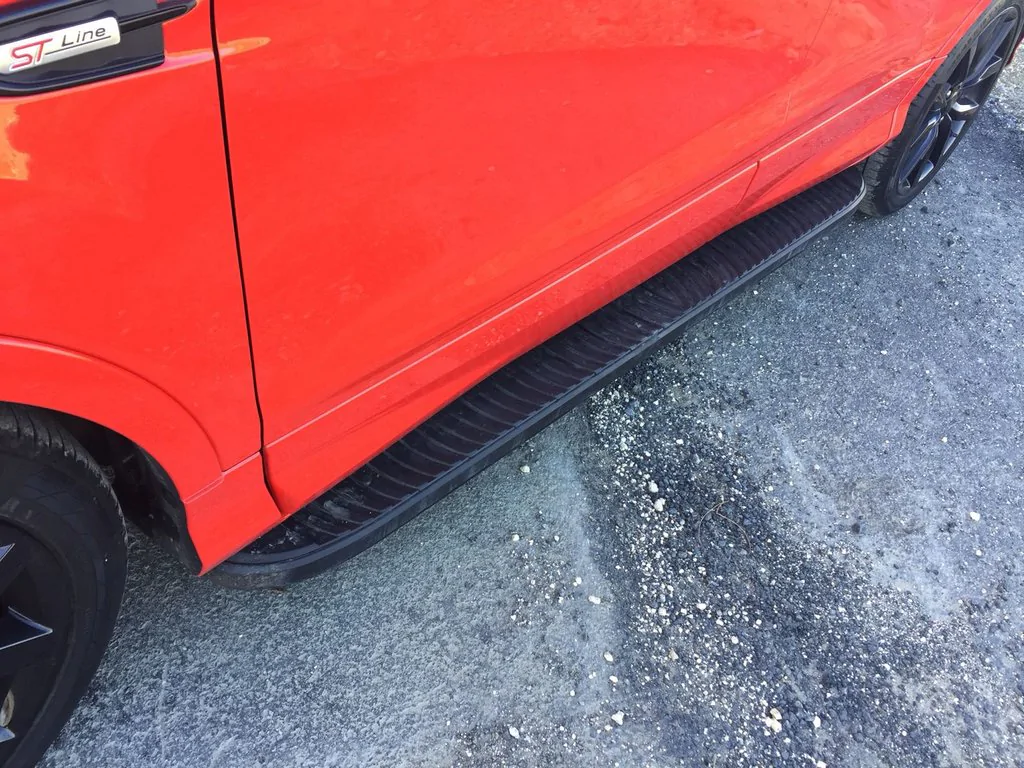 Бічні пороги Tayga Black на Ford Kuga 2013-2019 Пороги майданчика Форд Куга з чорною листовою 2 шт., фото 1