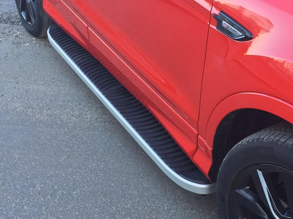 Бічні пороги Tayga Grey на Ford Kuga 2013-2019 Пороги майданчика Форд Куга з чорною листовою 2 шт., фото 1