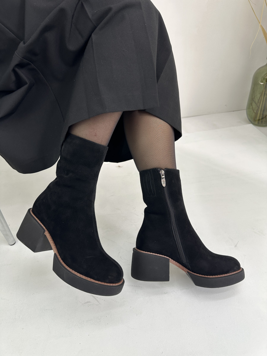 Замшеві жіночі черевики MyClassic D05404M-5746/8 Black чорні зимові 37