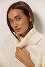 Жіночий в`язаний светр oversize молочний з розрізом ззаду на комірі ARJEN MKAR102272-1, фото 7
